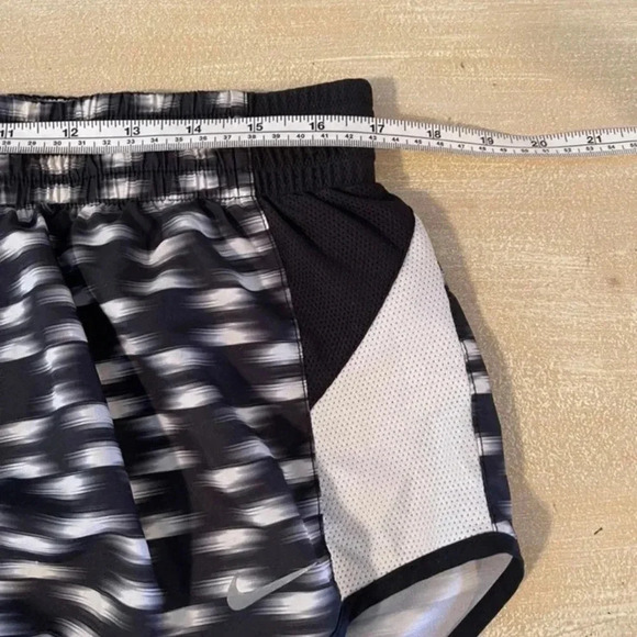 NIKE Dri-Fit running shorts
Size: medium - Picture 7 of 10